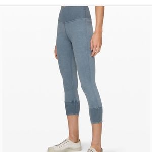 Wunder Under Crop 23"
Ribbed